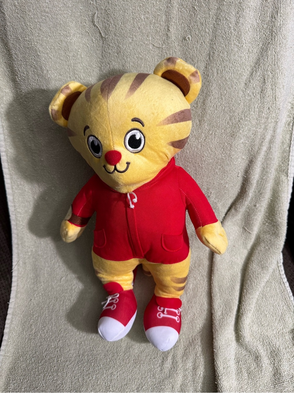Bioworld Daniel Tiger’s Neighbor Plush Backpack NWT